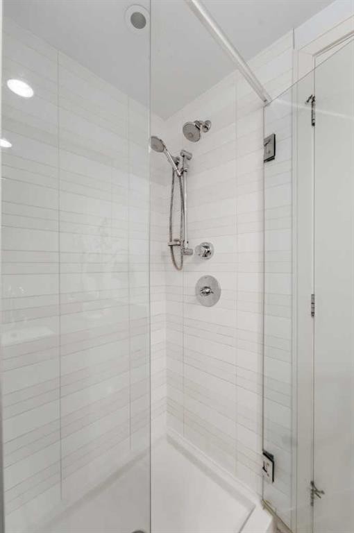 825-222 Riverfront Avenue Sw, Calgary, AB - Indoor Photo Showing Bathroom