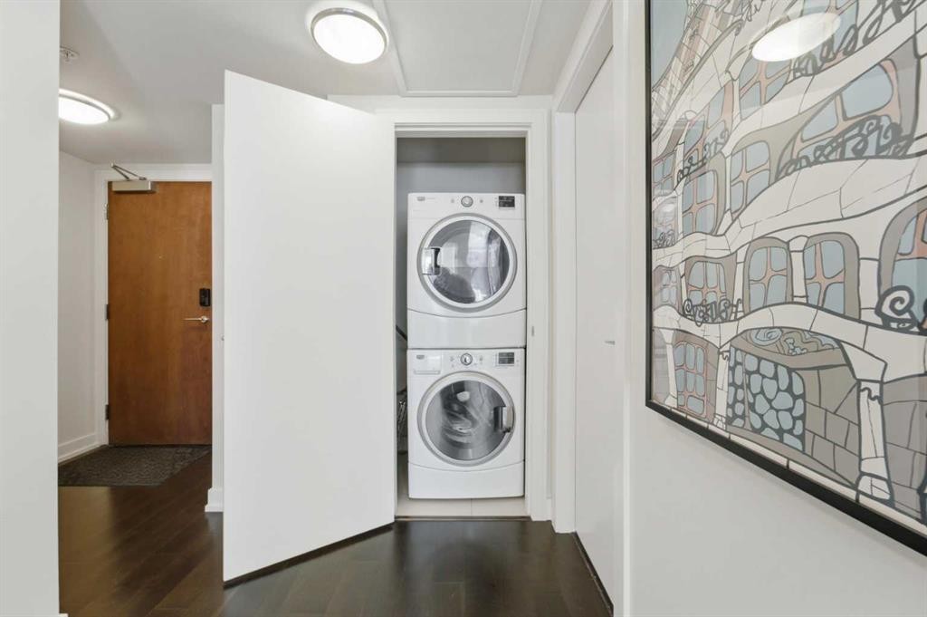 825-222 Riverfront Avenue Sw, Calgary, AB - Indoor Photo Showing Laundry Room