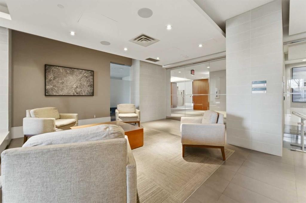 825-222 Riverfront Avenue Sw, Calgary, AB - Indoor