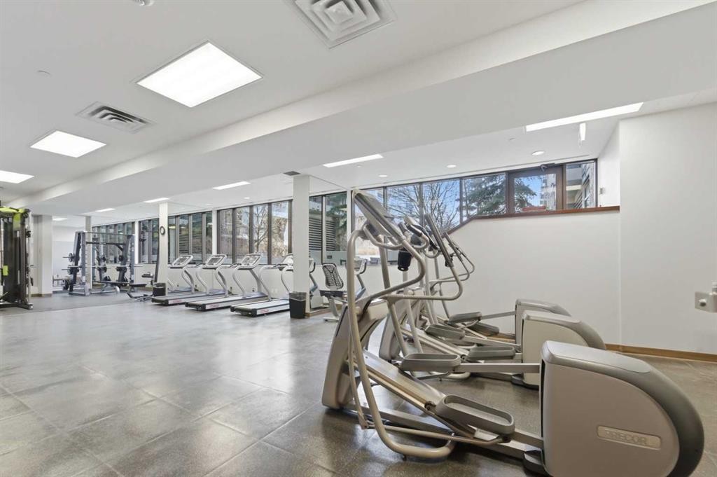 825-222 Riverfront Avenue Sw, Calgary, AB - Indoor Photo Showing Gym Room
