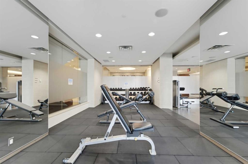 825-222 Riverfront Avenue Sw, Calgary, AB - Indoor Photo Showing Gym Room