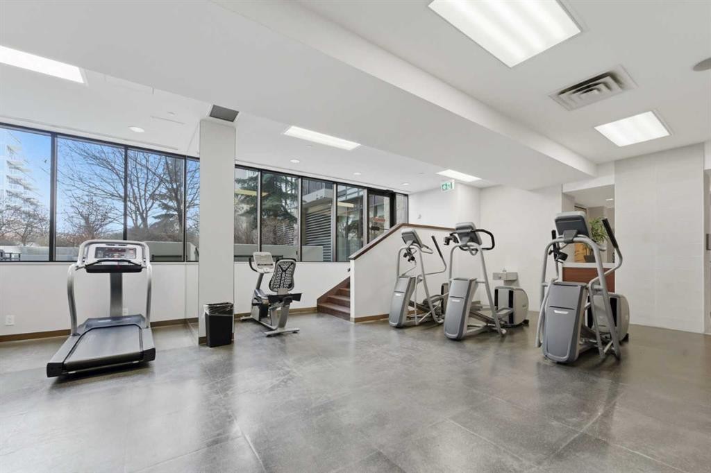 825-222 Riverfront Avenue Sw, Calgary, AB - Indoor Photo Showing Gym Room
