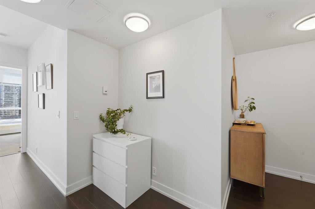 825-222 Riverfront Avenue Sw, Calgary, AB - Indoor Photo Showing Other Room