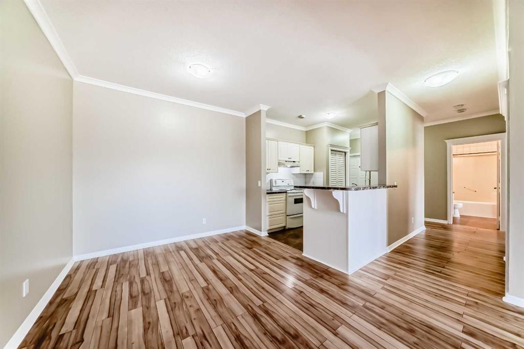 205-7 Lineham Avenue, Okotoks, AB - Indoor Photo Showing Kitchen