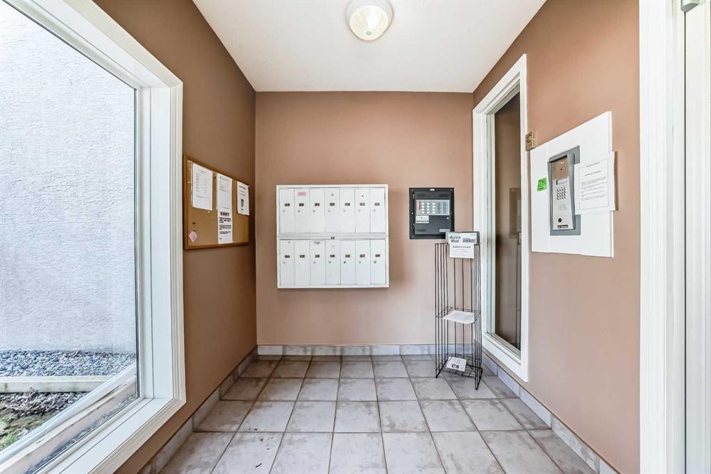 205-7 Lineham Avenue, Okotoks, AB - Indoor Photo Showing Other Room
