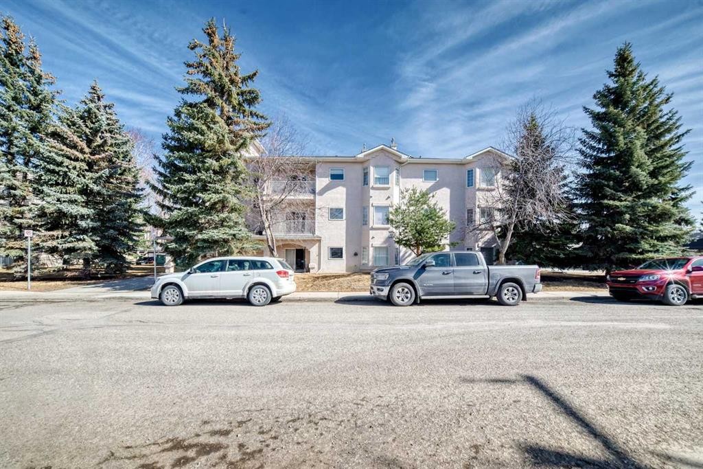 205-7 Lineham Avenue, Okotoks, AB - Outdoor
