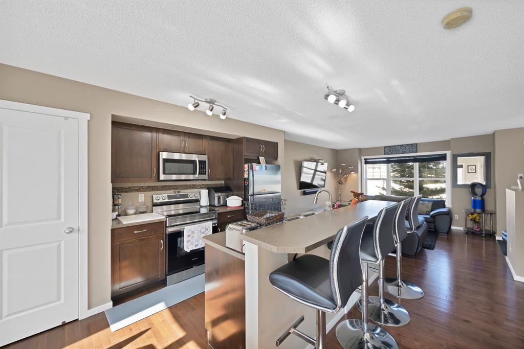 108 Panamount Way Nw, Calgary, AB - Indoor Photo Showing Kitchen