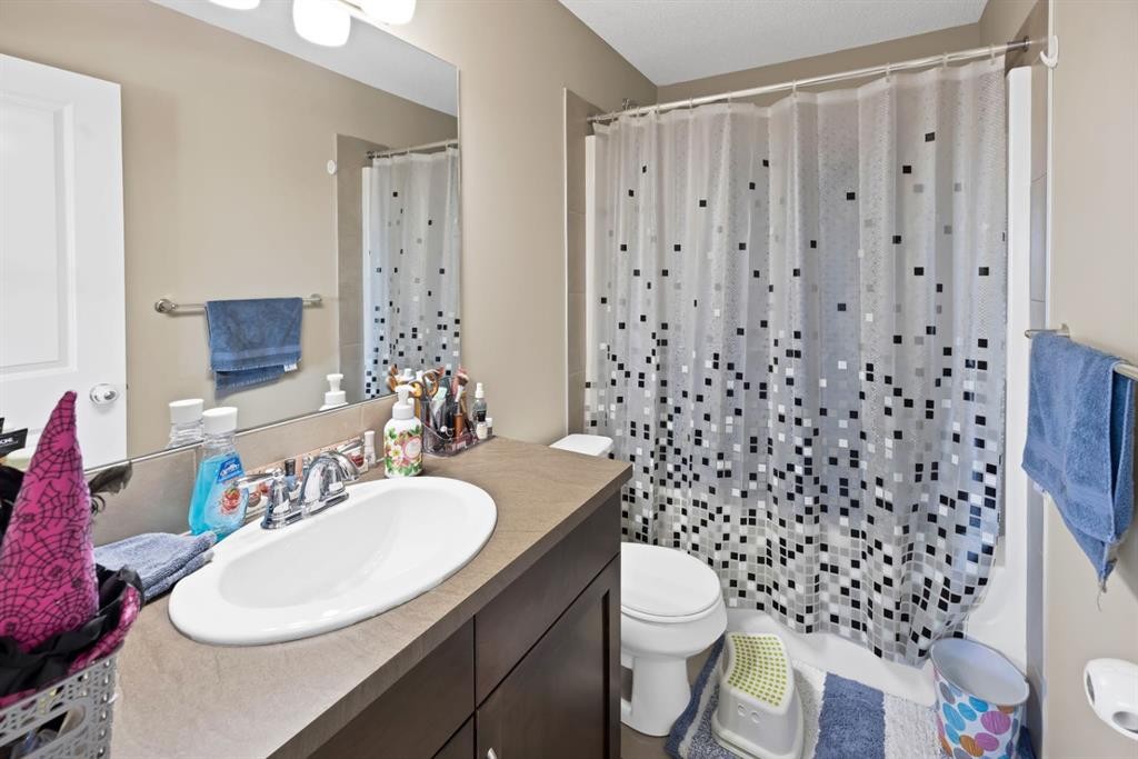 108 Panamount Way Nw, Calgary, AB - Indoor Photo Showing Bathroom