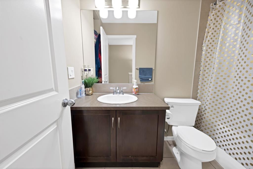 108 Panamount Way Nw, Calgary, AB - Indoor Photo Showing Bathroom
