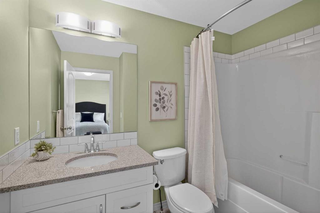 228 Mahogany Grove Se, Calgary, AB - Indoor Photo Showing Bathroom
