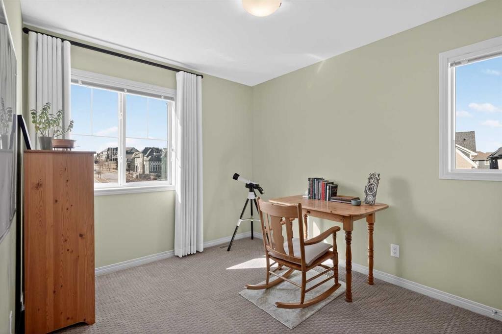 228 Mahogany Grove Se, Calgary, AB - Indoor Photo Showing Other Room