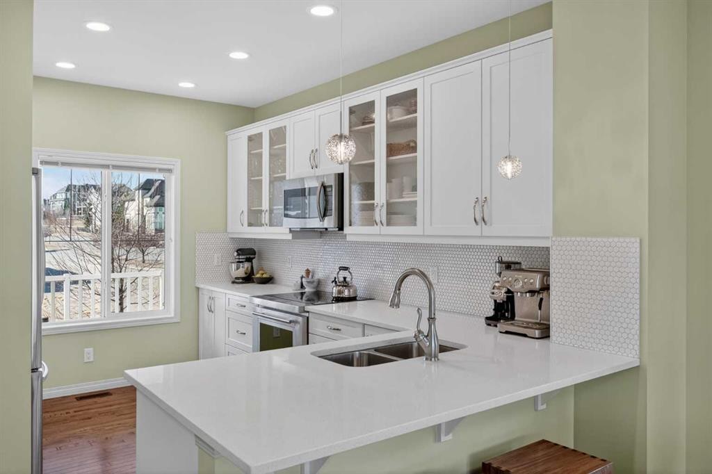 228 Mahogany Grove Se, Calgary, AB - Indoor Photo Showing Kitchen With Double Sink With Upgraded Kitchen
