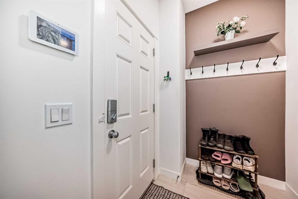 357 Nolanhurst Crescent Nw, Calgary, AB - Indoor Photo Showing Other Room