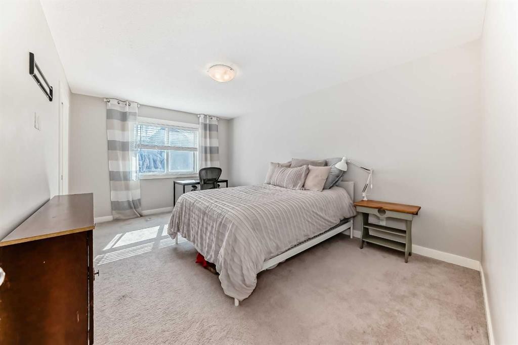 357 Nolanhurst Crescent Nw, Calgary, AB - Indoor Photo Showing Bedroom