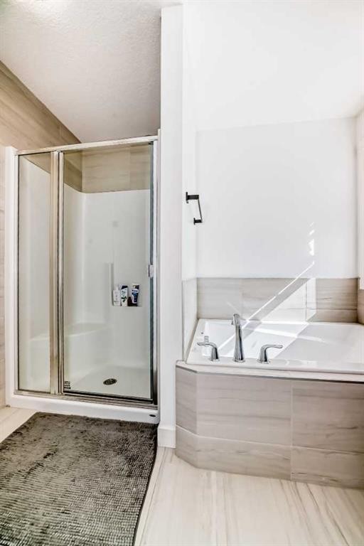 357 Nolanhurst Crescent Nw, Calgary, AB - Indoor Photo Showing Bathroom