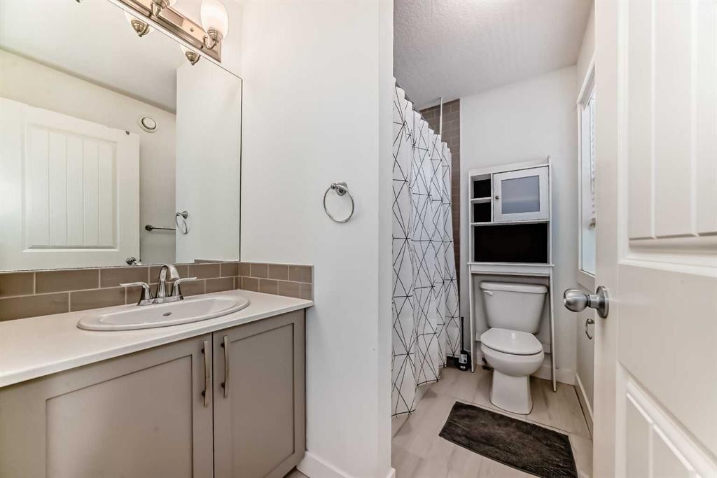 357 Nolanhurst Crescent Nw, Calgary, AB - Indoor Photo Showing Bathroom