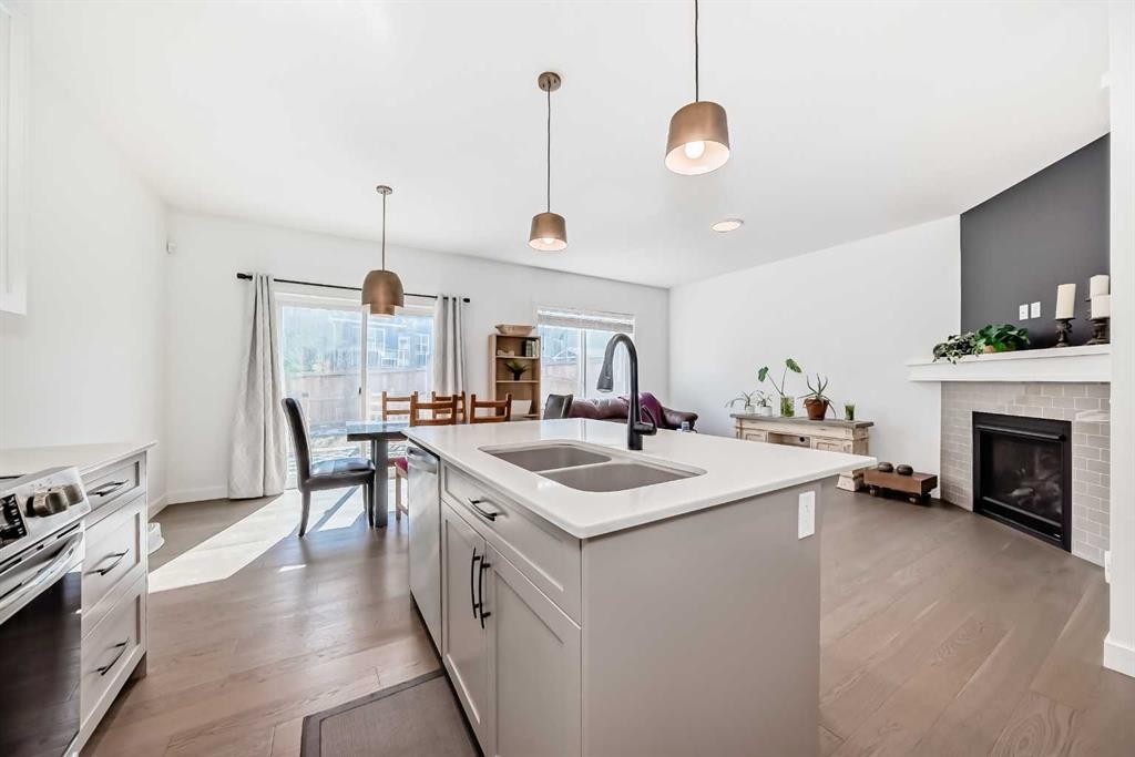 357 Nolanhurst Crescent Nw, Calgary, AB - Indoor Photo Showing Kitchen With Double Sink With Upgraded Kitchen