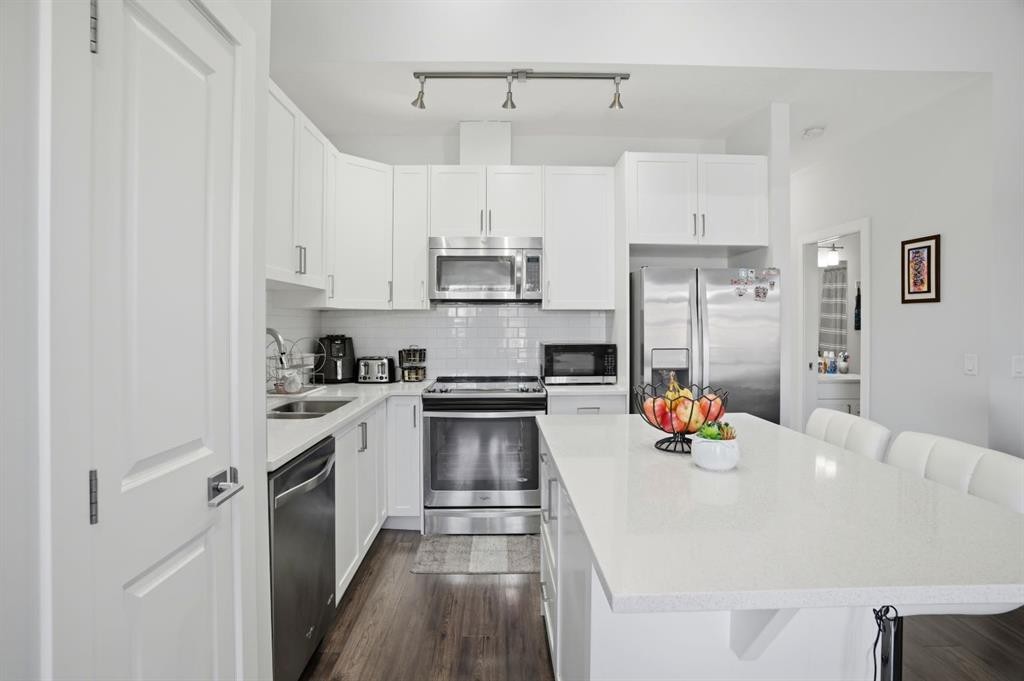 164 Evanscrest Gardens Nw, Calgary, AB - Indoor Photo Showing Kitchen With Stainless Steel Kitchen With Double Sink With Upgraded Kitchen