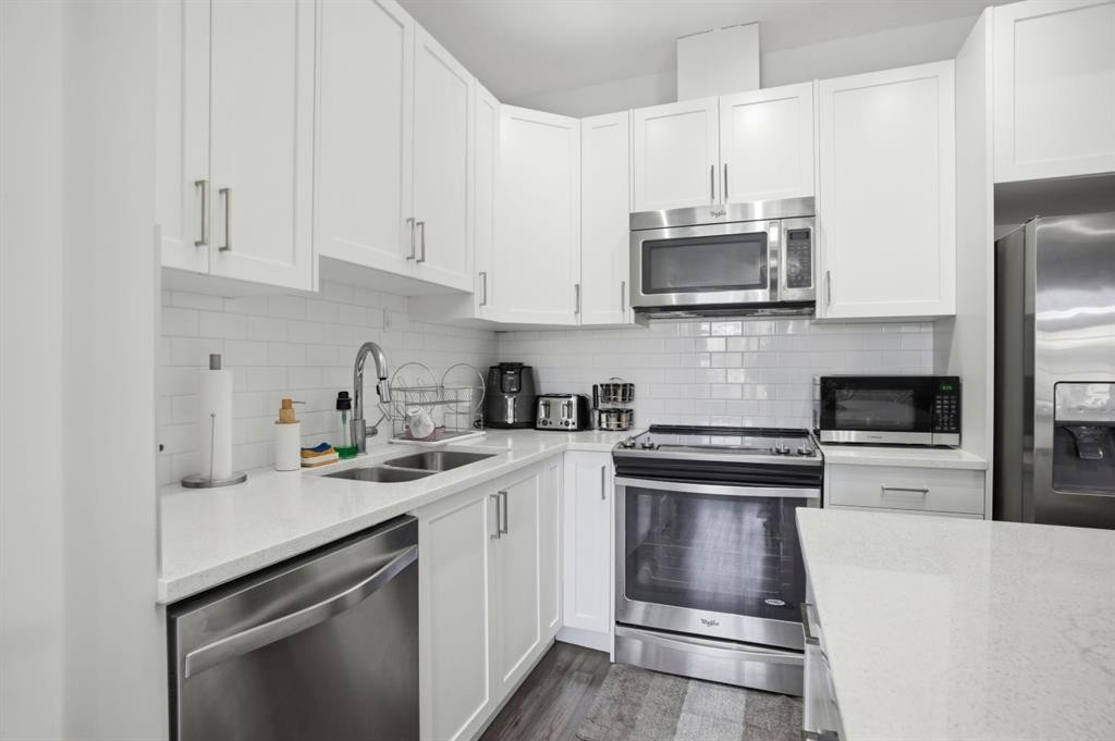164 Evanscrest Gardens Nw, Calgary, AB - Indoor Photo Showing Kitchen With Stainless Steel Kitchen With Double Sink With Upgraded Kitchen