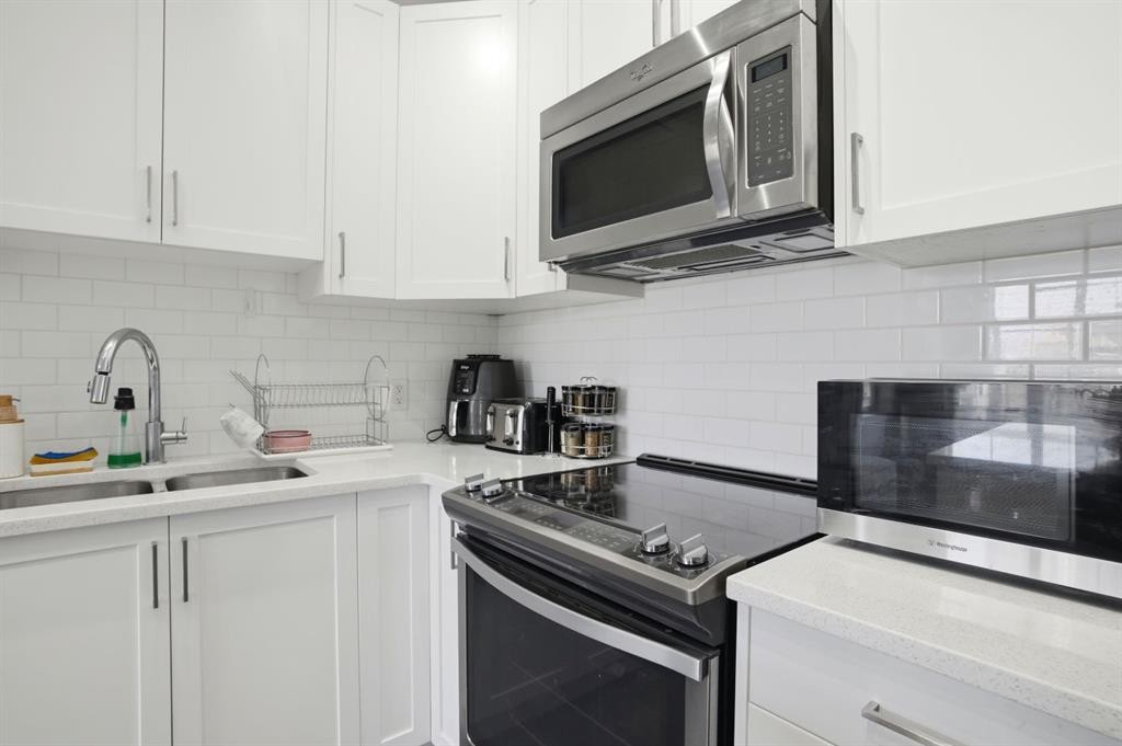 164 Evanscrest Gardens Nw, Calgary, AB - Indoor Photo Showing Kitchen With Stainless Steel Kitchen With Double Sink With Upgraded Kitchen