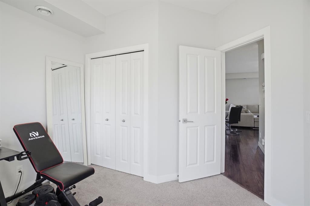 164 Evanscrest Gardens Nw, Calgary, AB - Indoor Photo Showing Bedroom