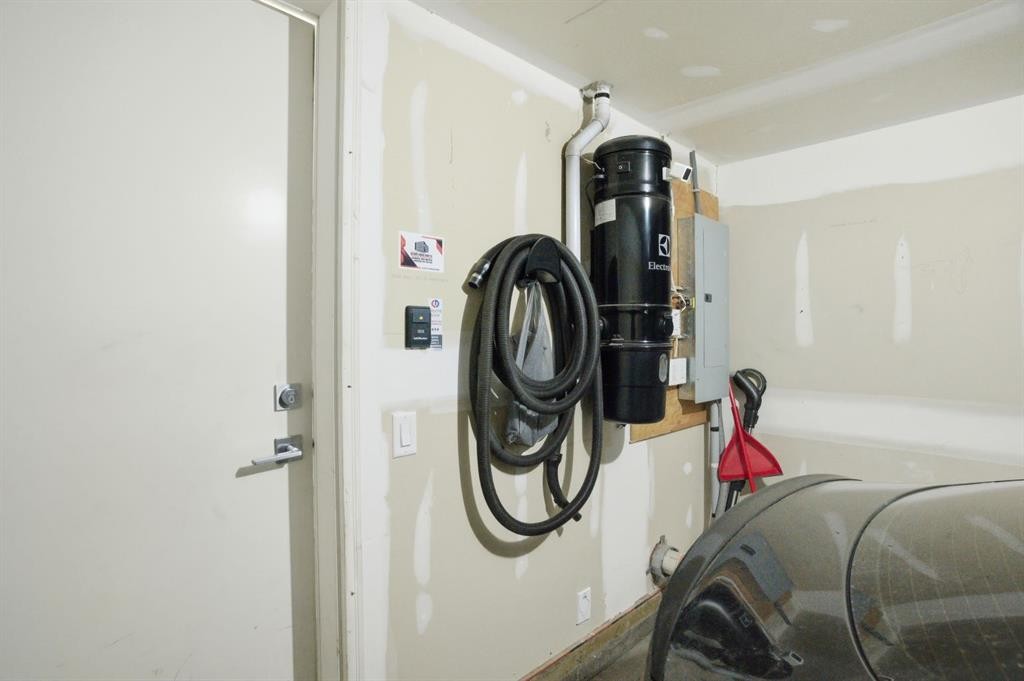 164 Evanscrest Gardens Nw, Calgary, AB - Indoor Photo Showing Laundry Room