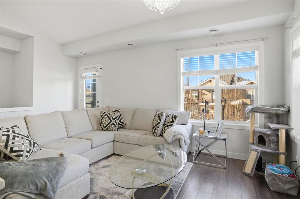 164 Evanscrest Gardens Nw, Calgary, AB - Indoor Photo Showing Living Room