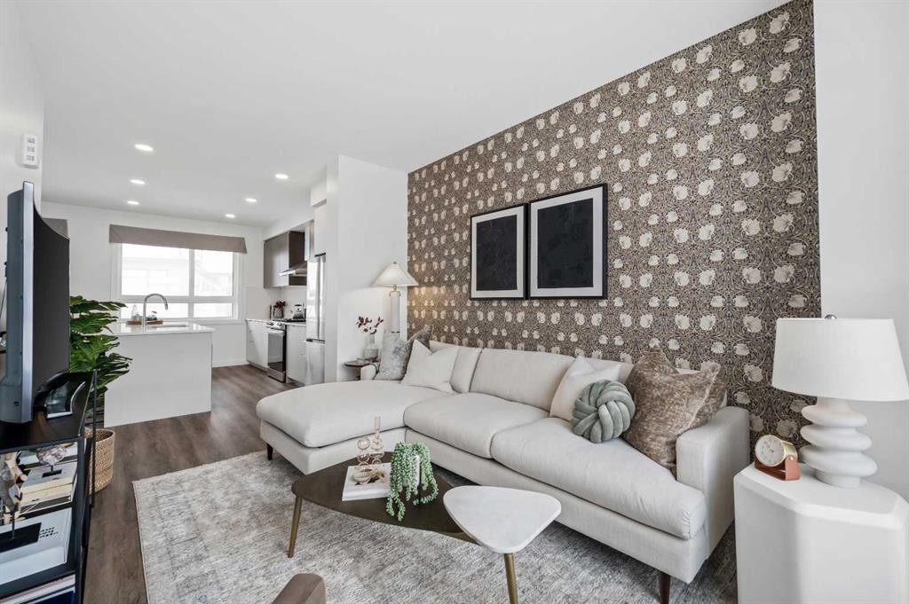 293 Dieppe Drive Sw, Calgary, AB - Indoor Photo Showing Living Room