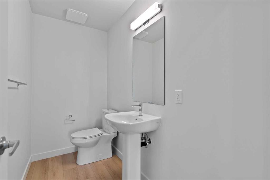 293 Dieppe Drive Sw, Calgary, AB - Indoor Photo Showing Bathroom