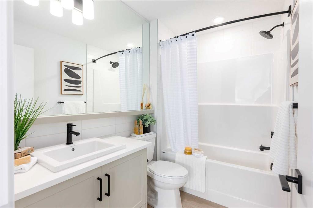 78 Heirloom Passage Se, Calgary, AB - Indoor Photo Showing Bathroom