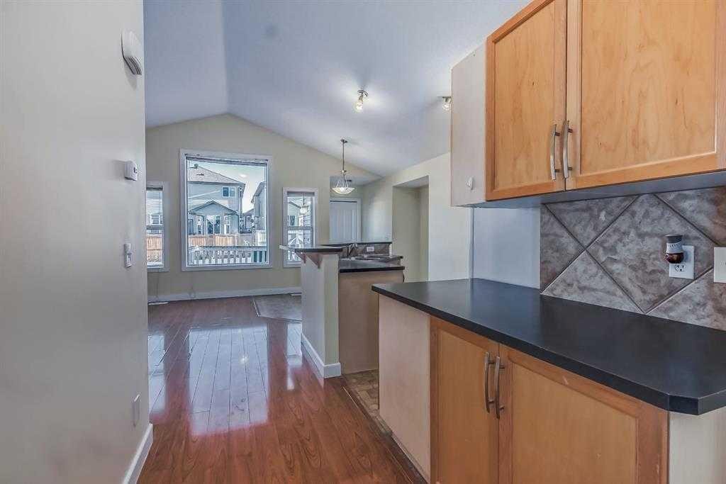 211 Saddlebrook Way Ne, Calgary, AB - Indoor Photo Showing Kitchen