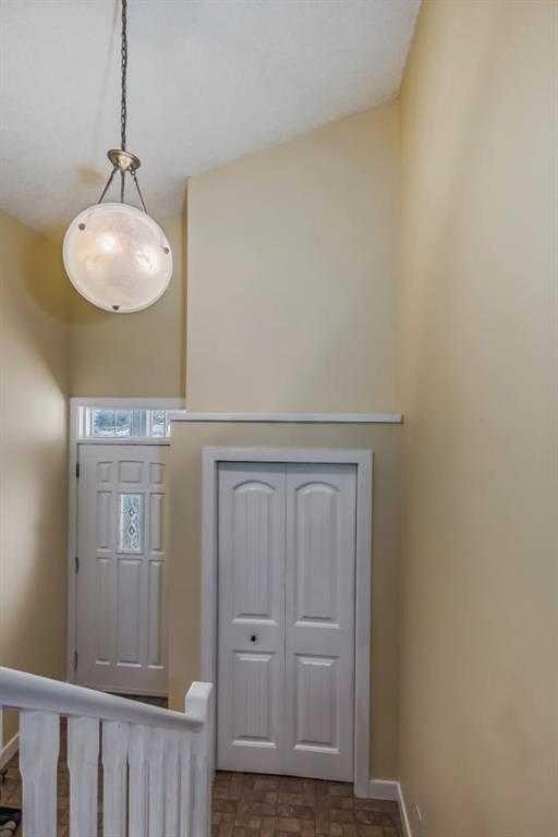 211 Saddlebrook Way Ne, Calgary, AB - Indoor Photo Showing Other Room