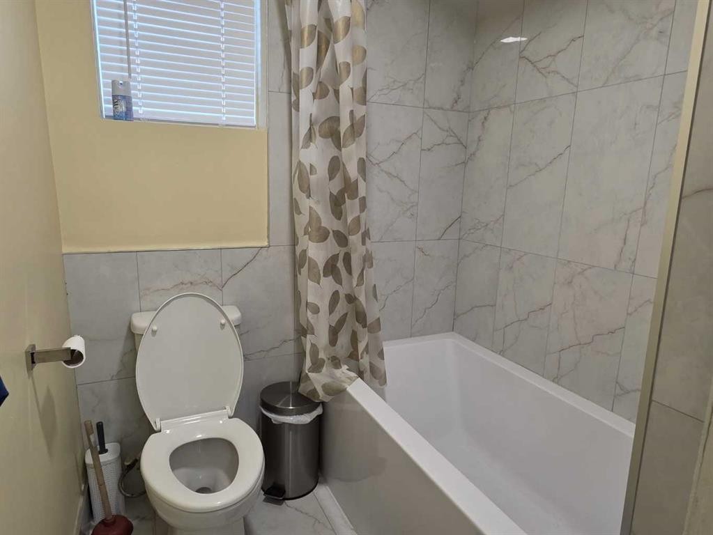211 Saddlebrook Way Ne, Calgary, AB - Indoor Photo Showing Bathroom