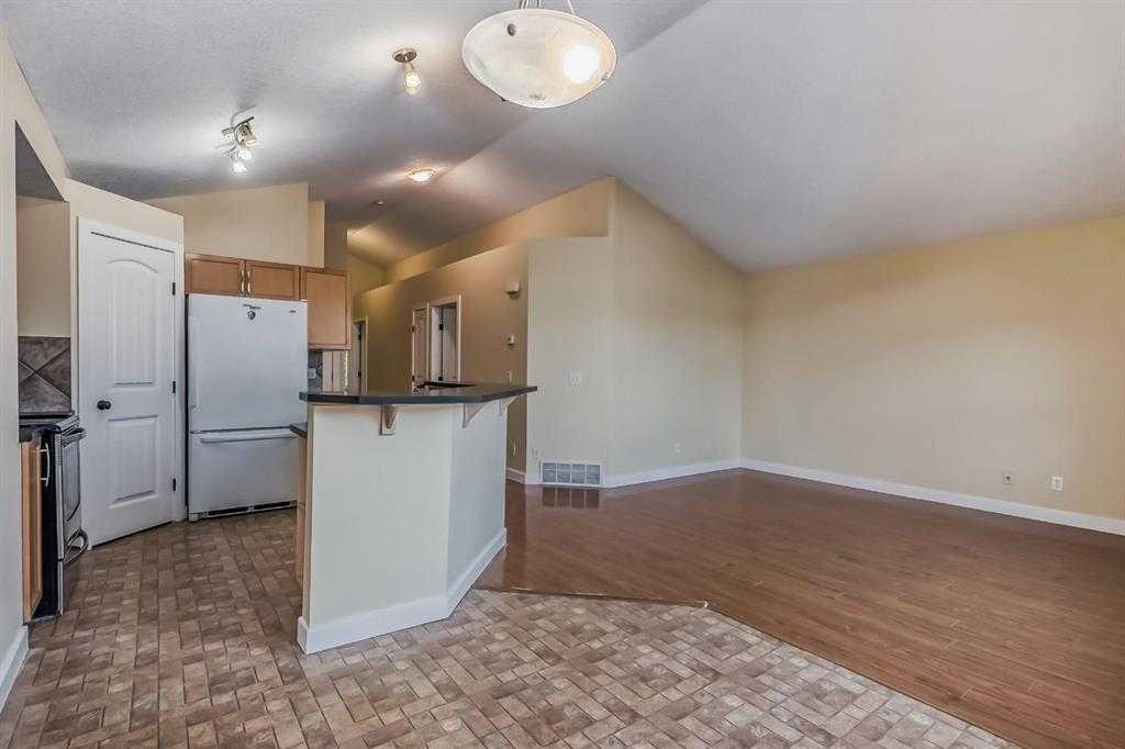 211 Saddlebrook Way Ne, Calgary, AB - Indoor Photo Showing Kitchen