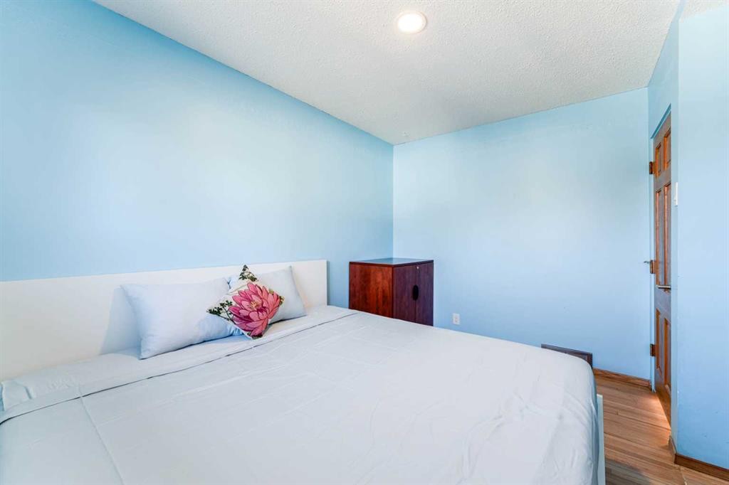 2018 Cottonwood Crescent Se, Calgary, AB - Indoor Photo Showing Bedroom