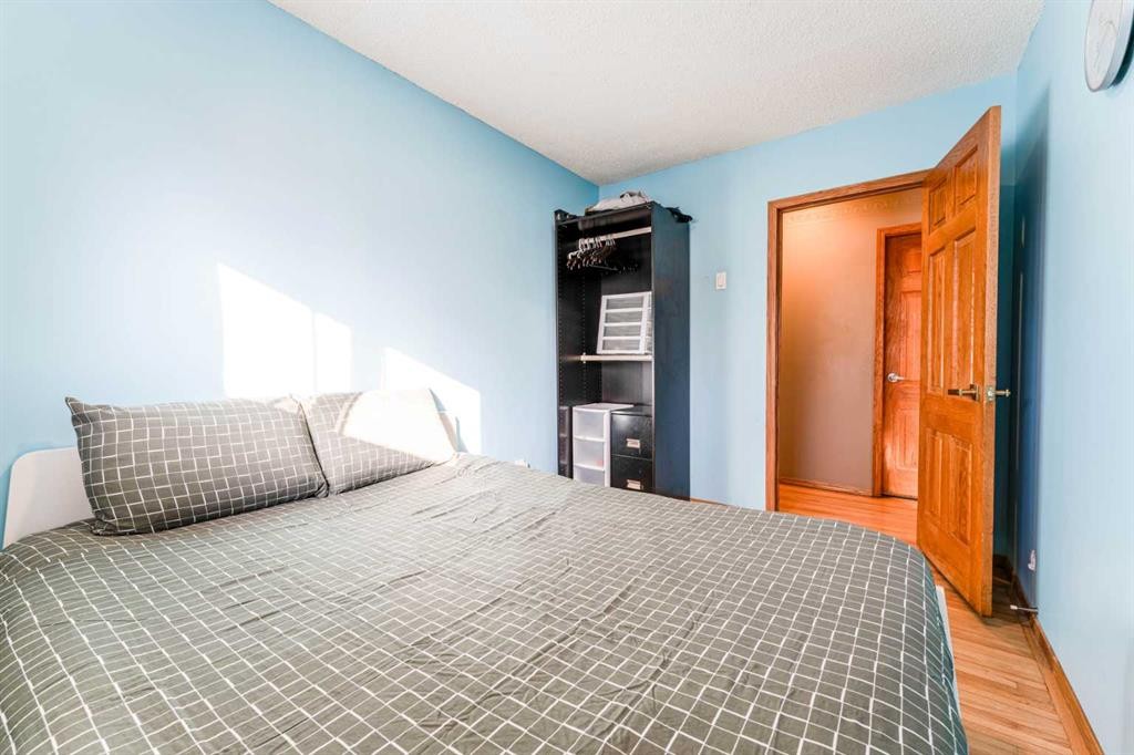 2018 Cottonwood Crescent Se, Calgary, AB - Indoor Photo Showing Bedroom