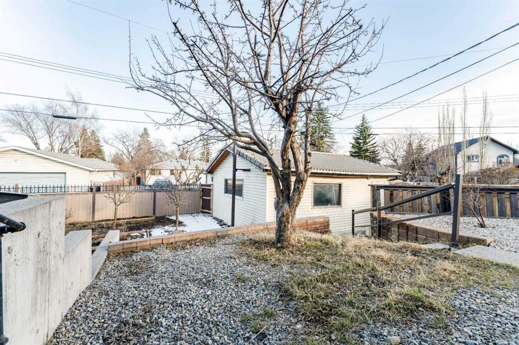 2018 Cottonwood Crescent Se, Calgary, AB - Outdoor
