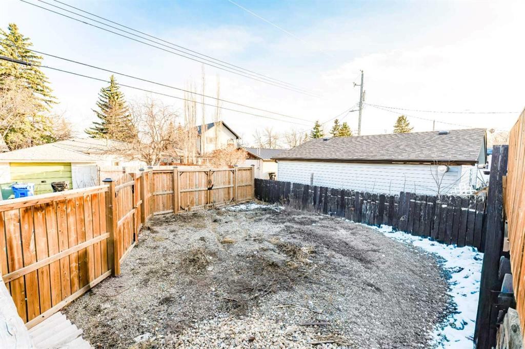 2018 Cottonwood Crescent Se, Calgary, AB - Outdoor