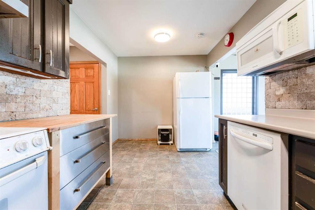 2018 Cottonwood Crescent Se, Calgary, AB - Indoor Photo Showing Laundry Room