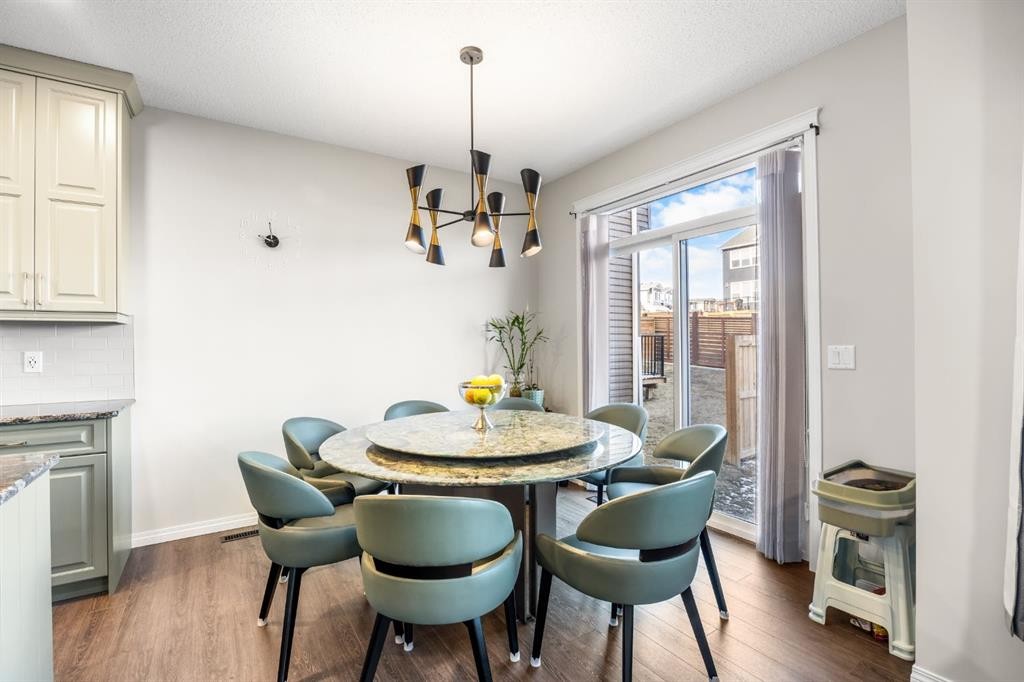17 Calhoun Crescent Ne, Calgary, AB - Indoor Photo Showing Dining Room