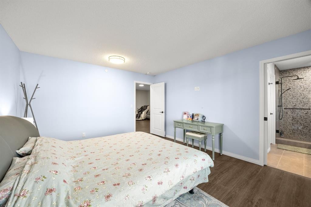 17 Calhoun Crescent Ne, Calgary, AB - Indoor Photo Showing Bedroom