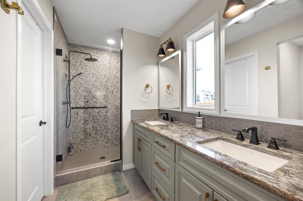 17 Calhoun Crescent Ne, Calgary, AB - Indoor Photo Showing Bathroom