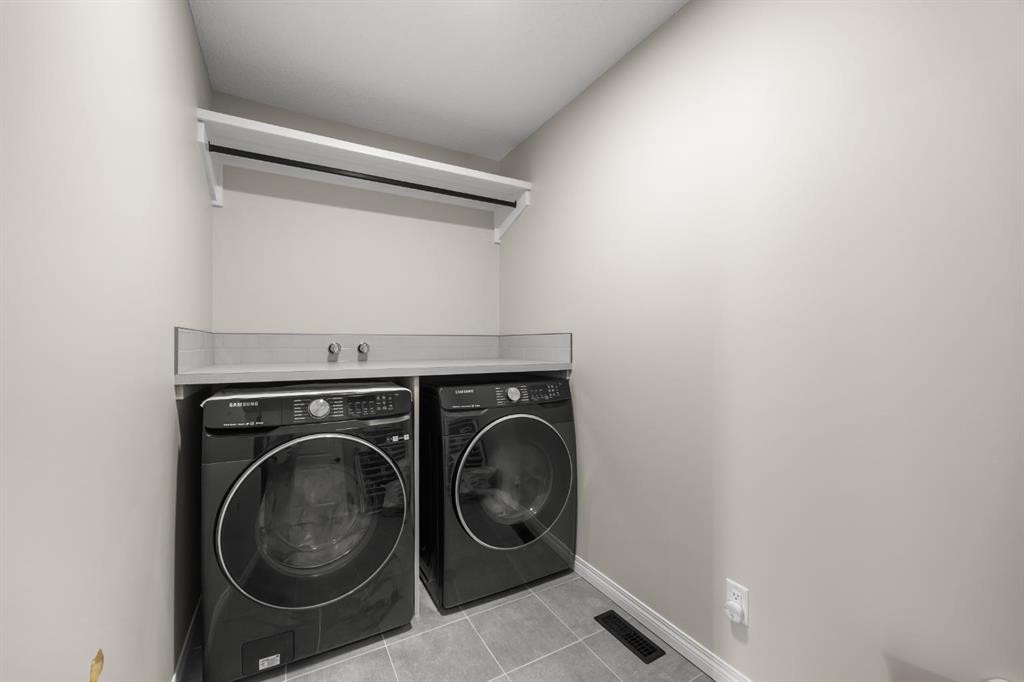 17 Calhoun Crescent Ne, Calgary, AB - Indoor Photo Showing Laundry Room