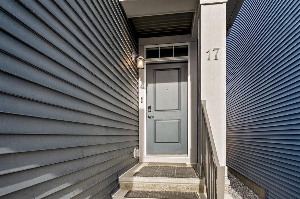 17 Calhoun Crescent Ne, Calgary, AB - Outdoor With Exterior