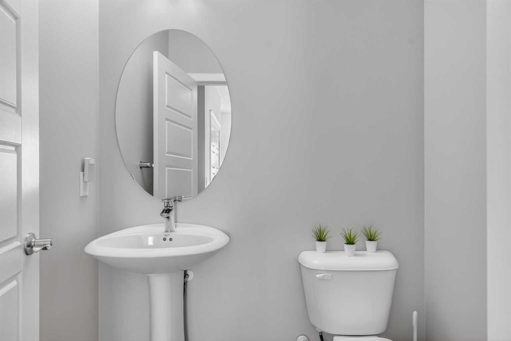 229 Nolanhurst Way Nw, Calgary, AB - Indoor Photo Showing Bathroom