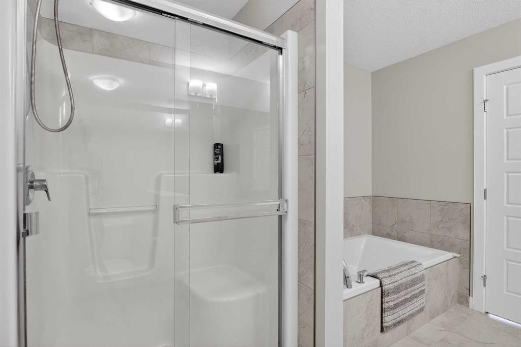229 Nolanhurst Way Nw, Calgary, AB - Indoor Photo Showing Bathroom