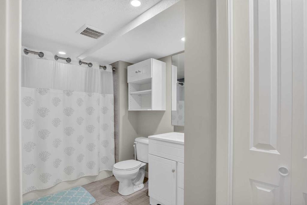 229 Nolanhurst Way Nw, Calgary, AB - Indoor Photo Showing Bathroom