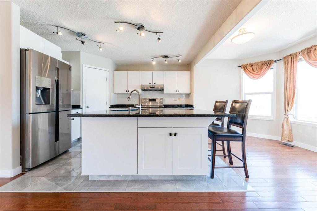 343 Millview Bay Sw, Calgary, AB - Indoor Photo Showing Kitchen