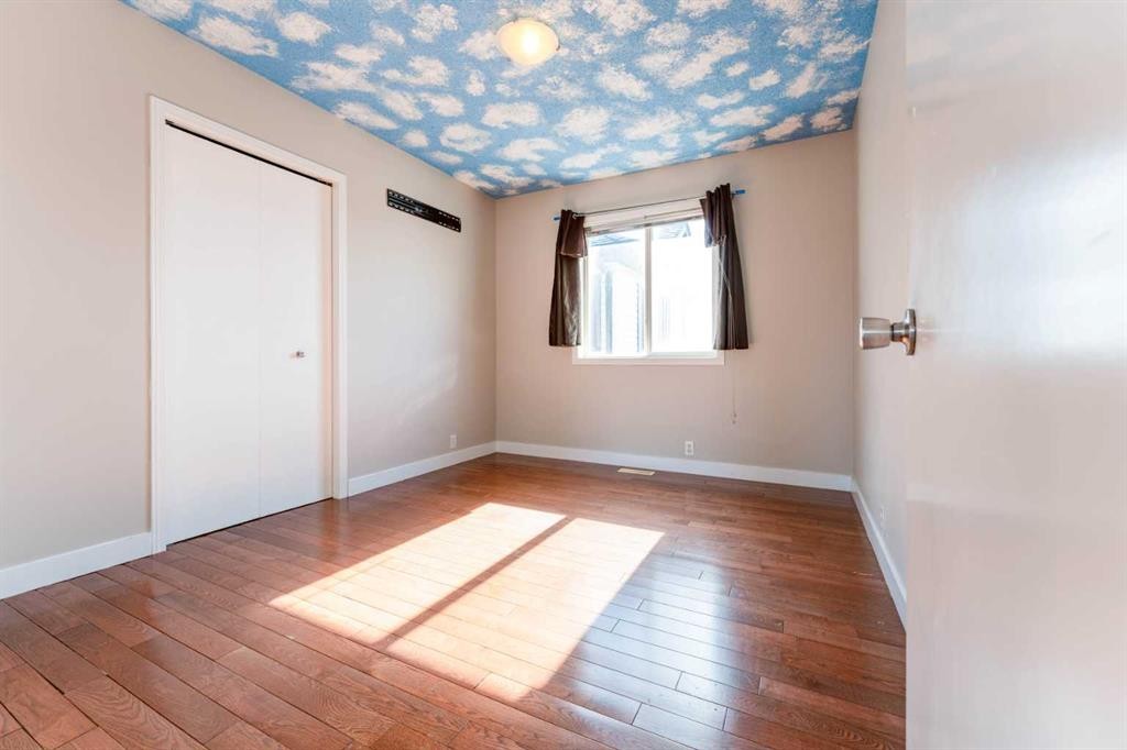 343 Millview Bay Sw, Calgary, AB - Indoor Photo Showing Other Room