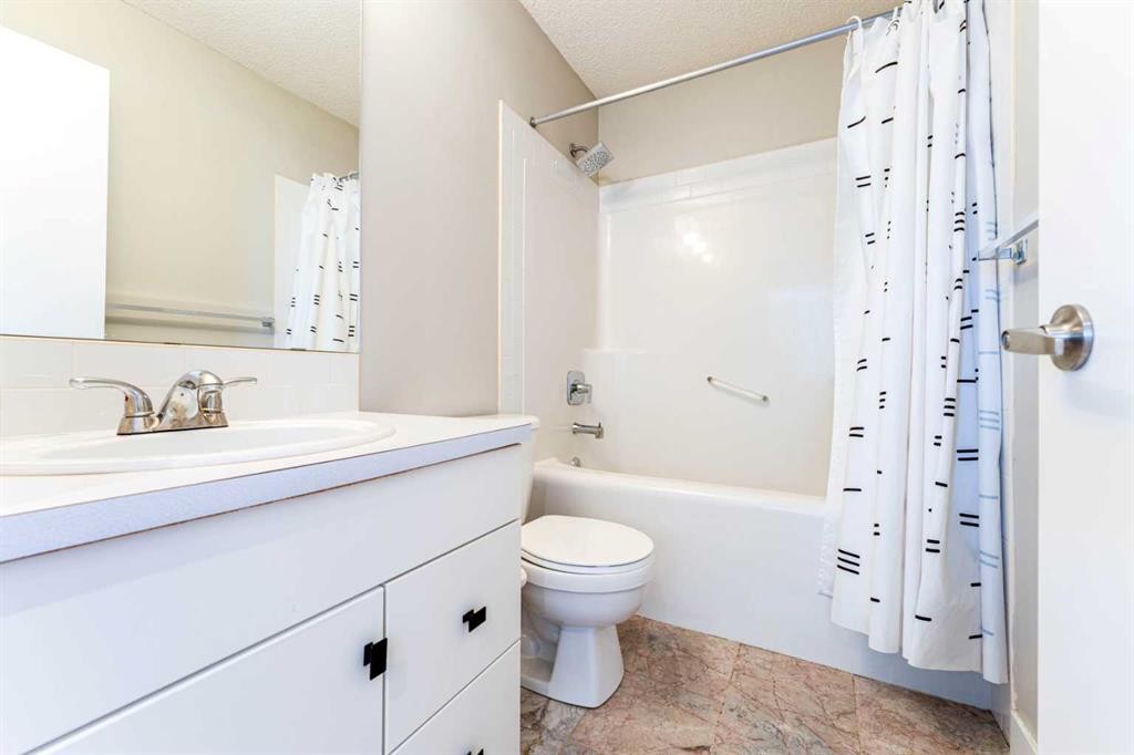 343 Millview Bay Sw, Calgary, AB - Indoor Photo Showing Bathroom
